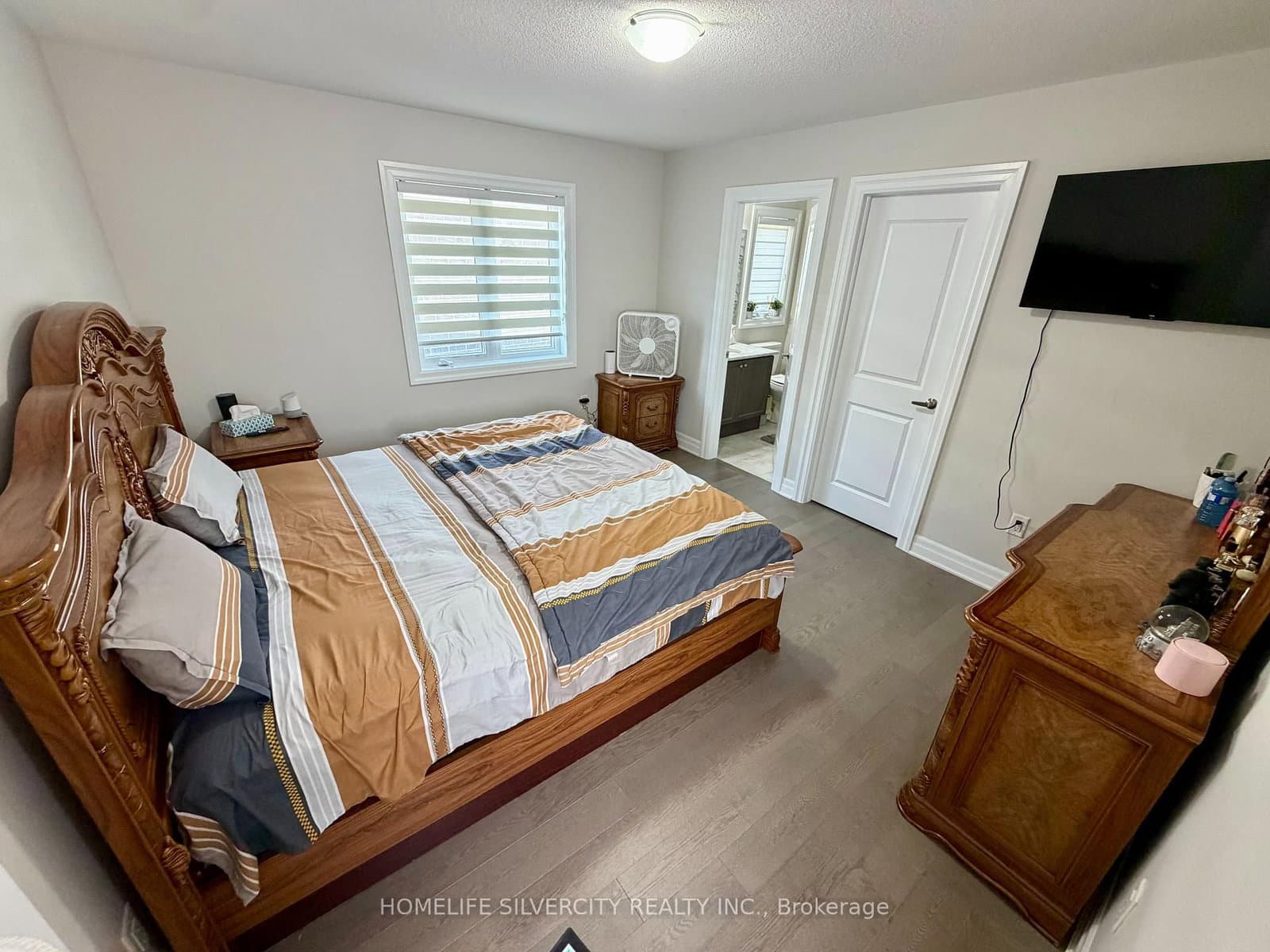 588 Queen Mary Drive thumbnail 27