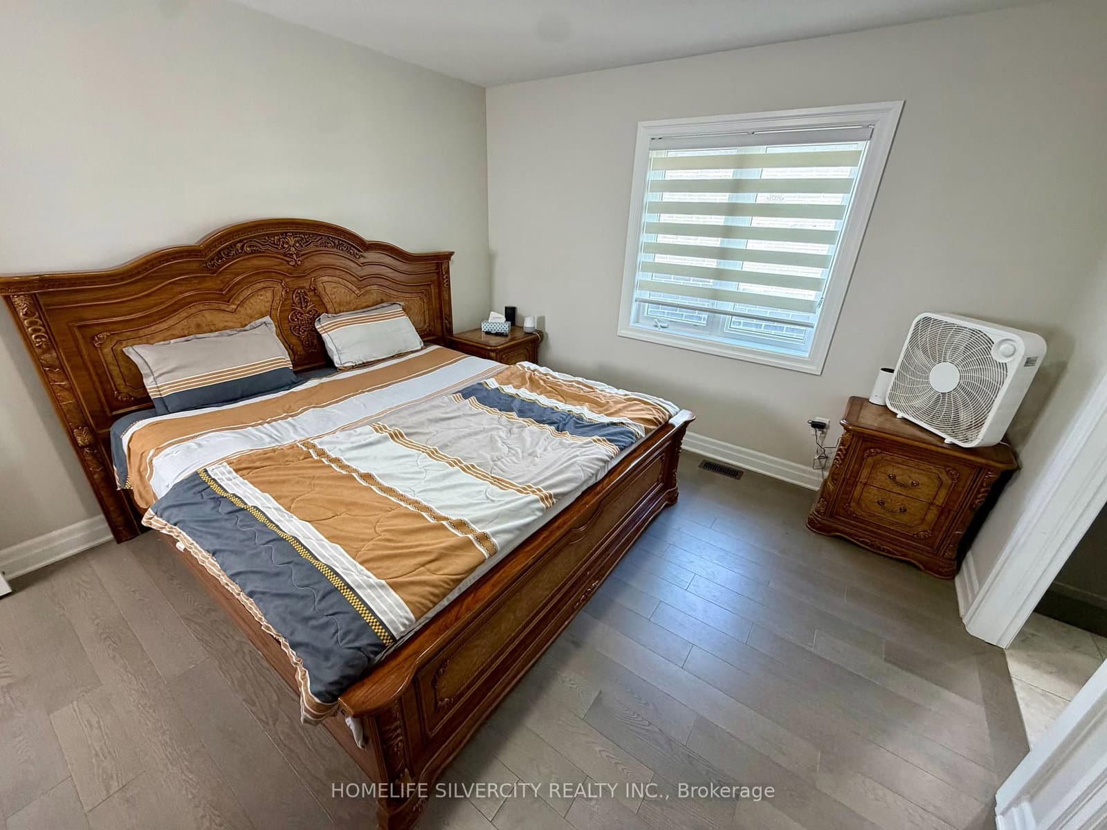 588 Queen Mary Drive thumbnail 28