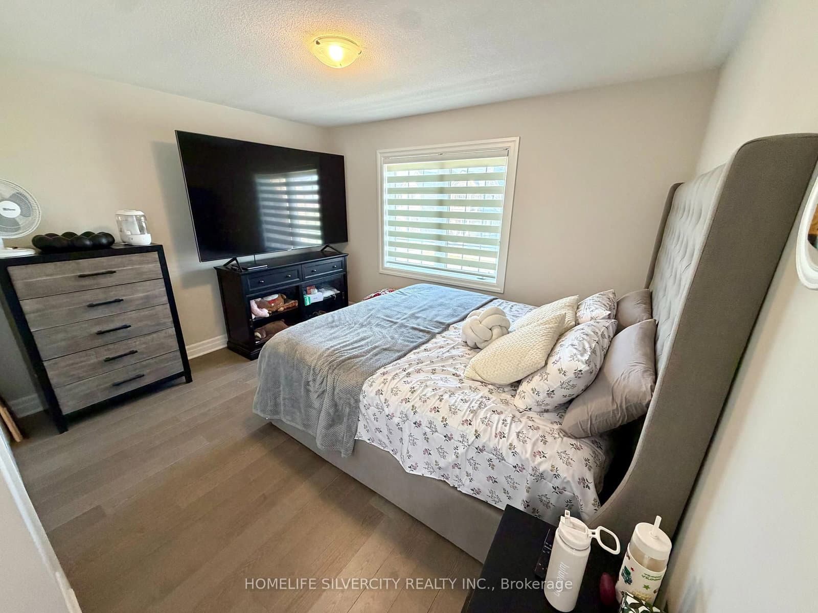 588 Queen Mary Drive thumbnail 31