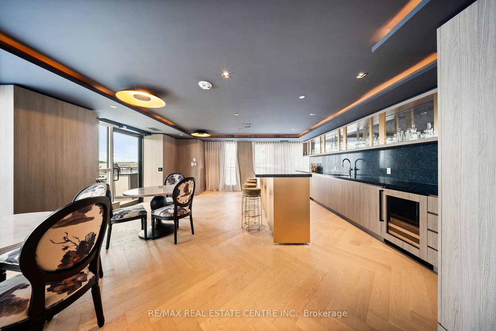 405 Dundas Street W, Unit 316 thumbnail 18