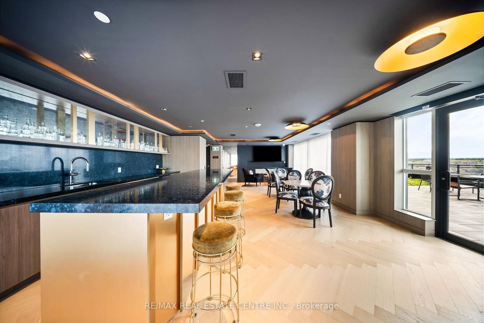 405 Dundas Street W, Unit 316 thumbnail 19