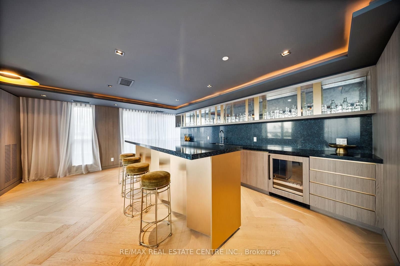 405 Dundas Street W, Unit 316 thumbnail 20