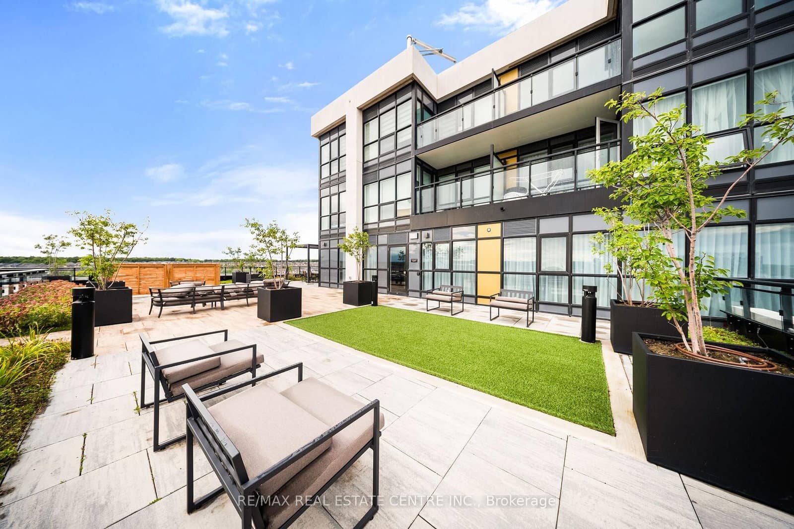 405 Dundas Street W, Unit 316 thumbnail 27