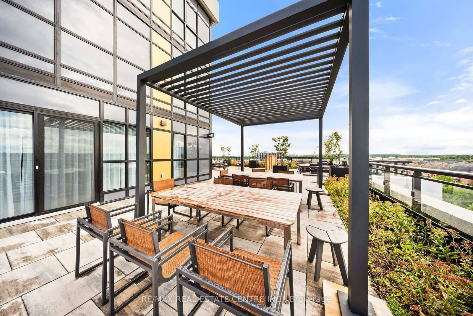 405 Dundas Street W, Unit 316 thumbnail 29