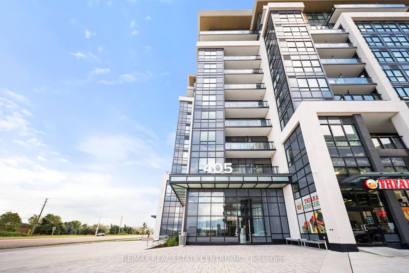 405 Dundas Street W, Unit 316 thumbnail 3
