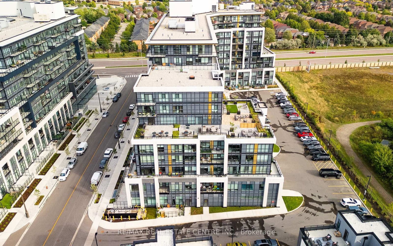 405 Dundas Street W, Unit 316 thumbnail 32