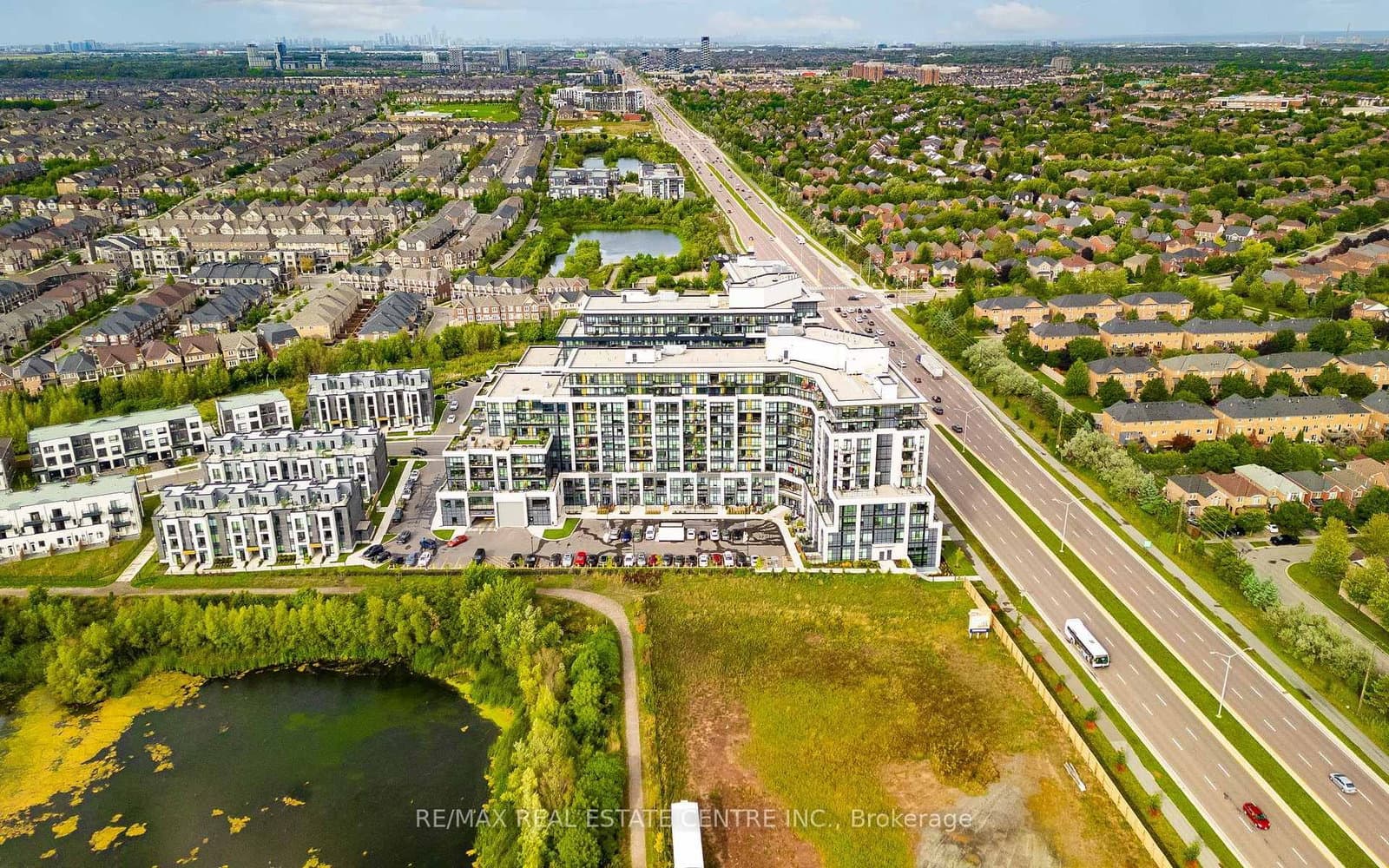 405 Dundas Street W, Unit 316 thumbnail 37
