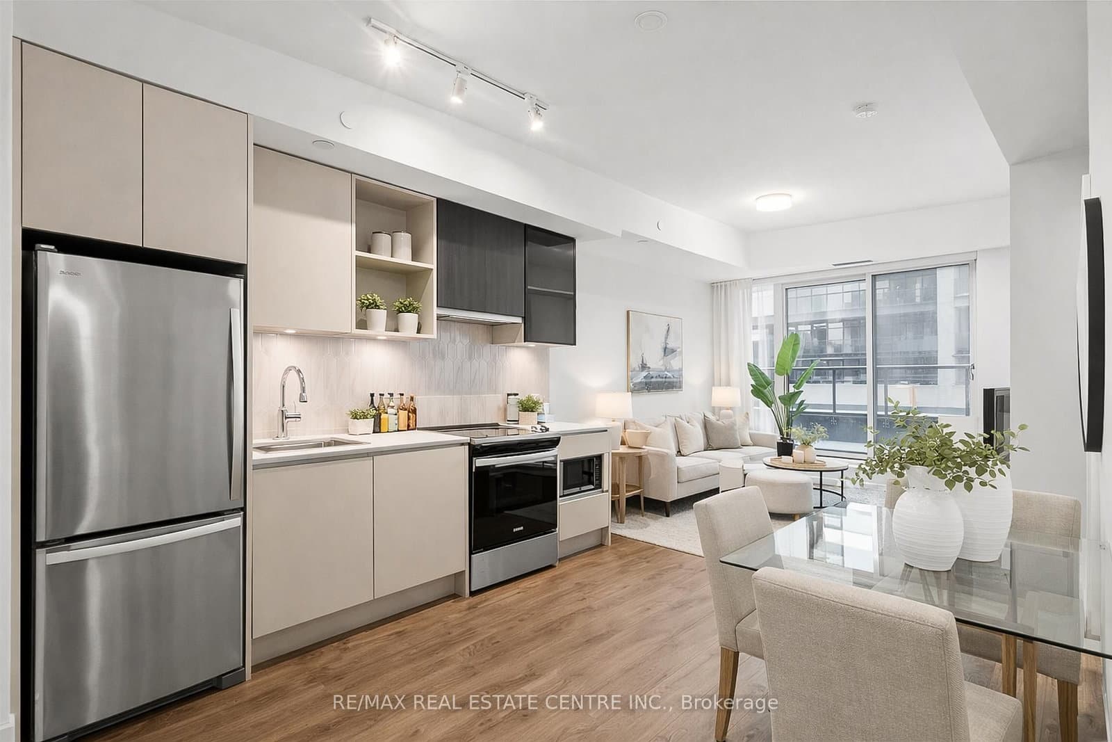 405 Dundas Street W, Unit 316 thumbnail 8