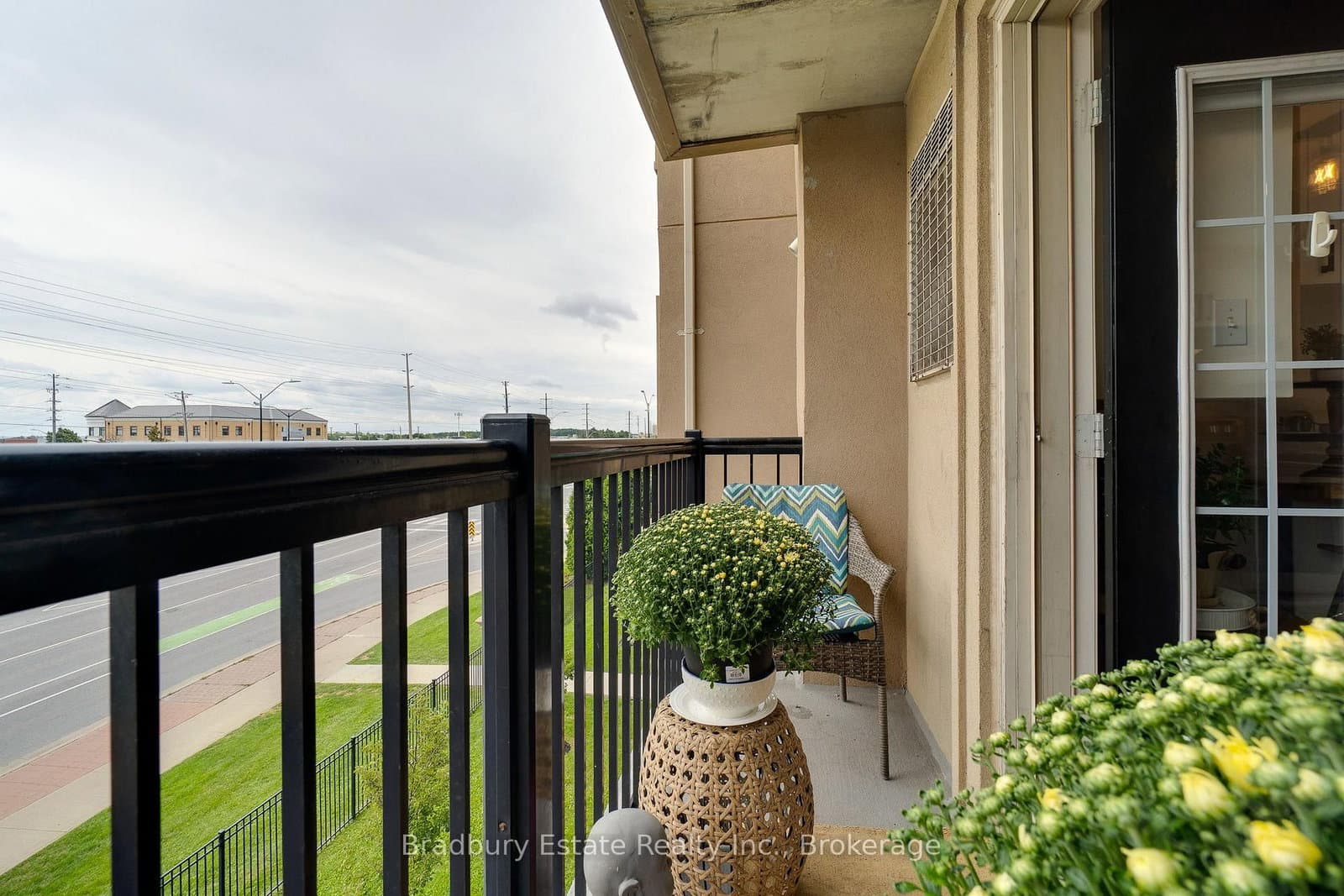 2045 Appleby Line, Unit 305 thumbnail 12