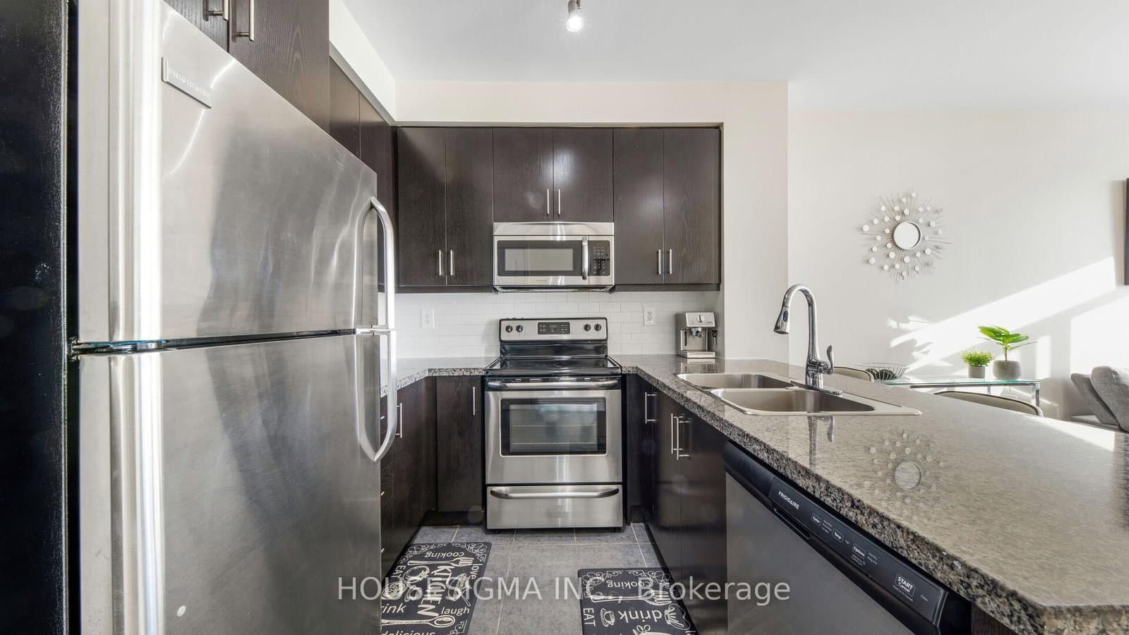 15 James Finlay Way, Unit 1103 thumbnail 9