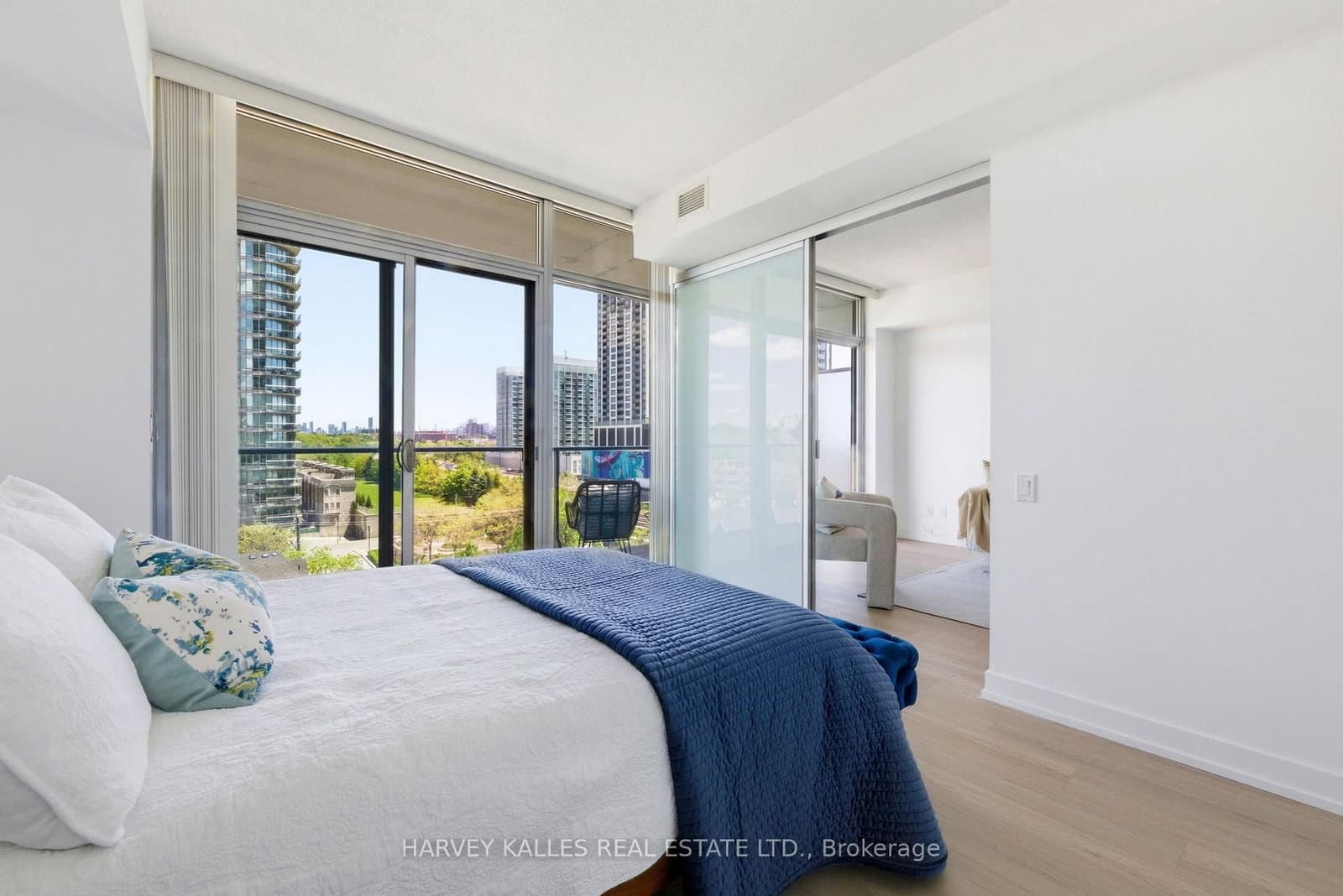 103 The Queensway, Unit 701 thumbnail 15