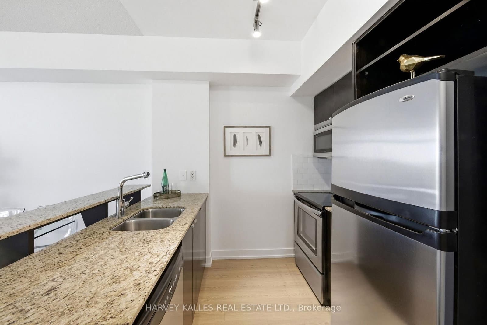 103 The Queensway, Unit 701 thumbnail 4