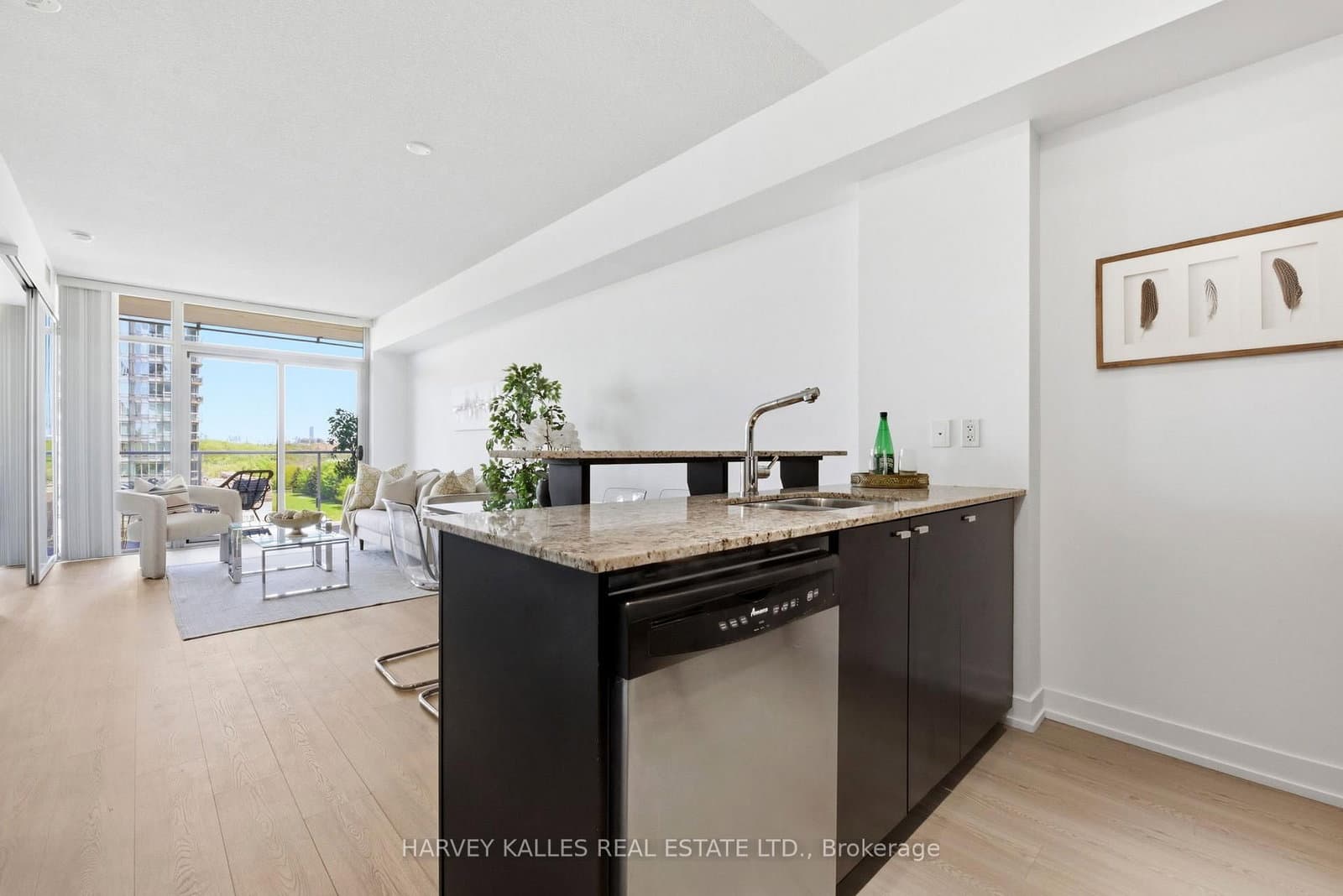 103 The Queensway, Unit 701 thumbnail 6