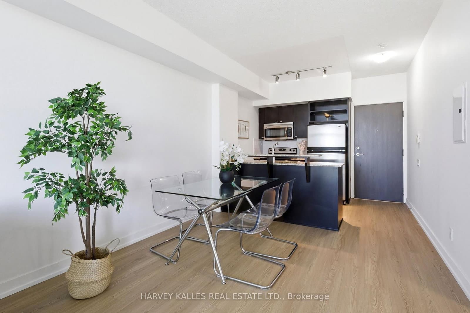 103 The Queensway, Unit 701 thumbnail 8