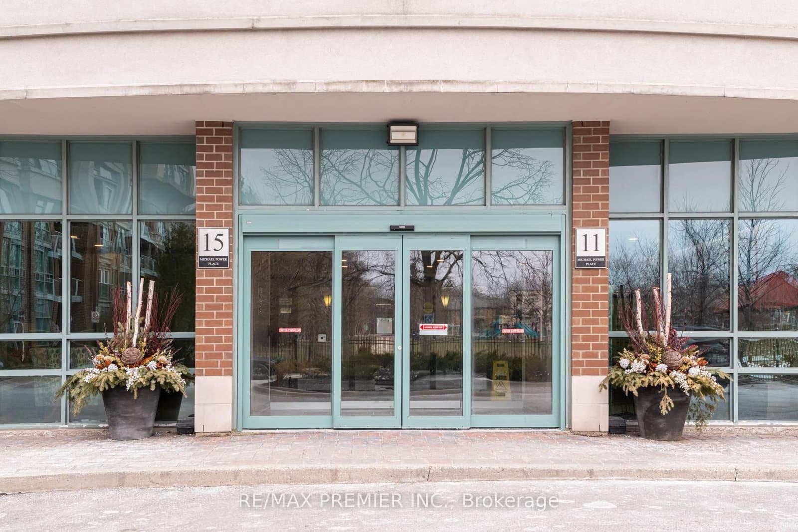 15 Michael Power Place, Unit PH06 thumbnail 2