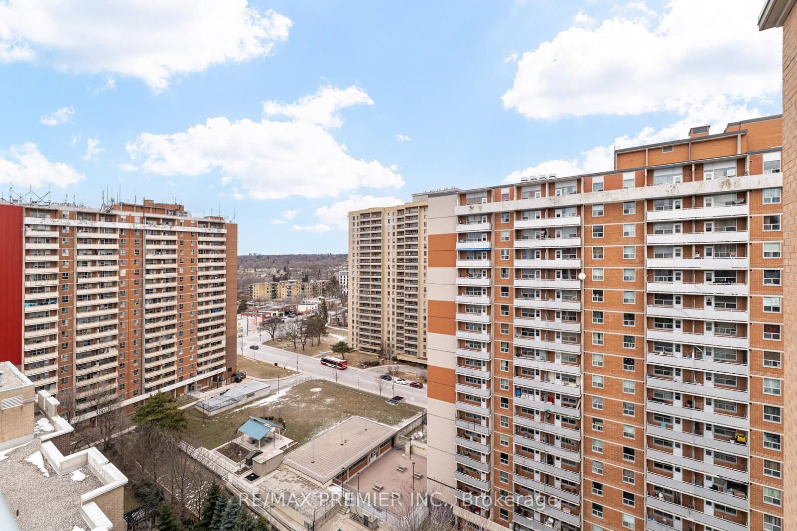 15 Michael Power Place, Unit PH06 thumbnail 24