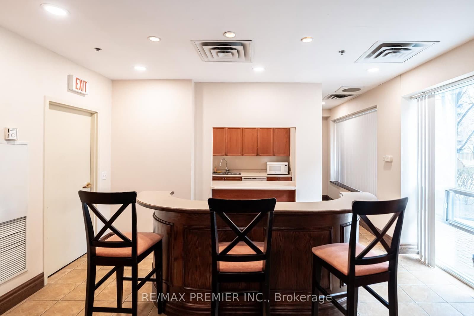 15 Michael Power Place, Unit PH06 thumbnail 32