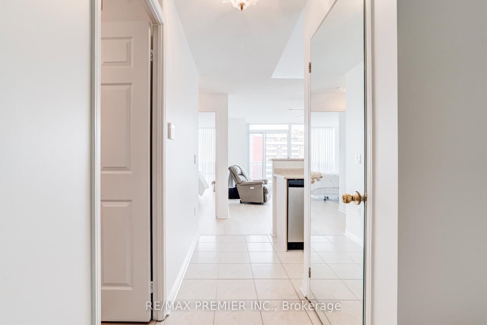 15 Michael Power Place, Unit PH06 thumbnail 5