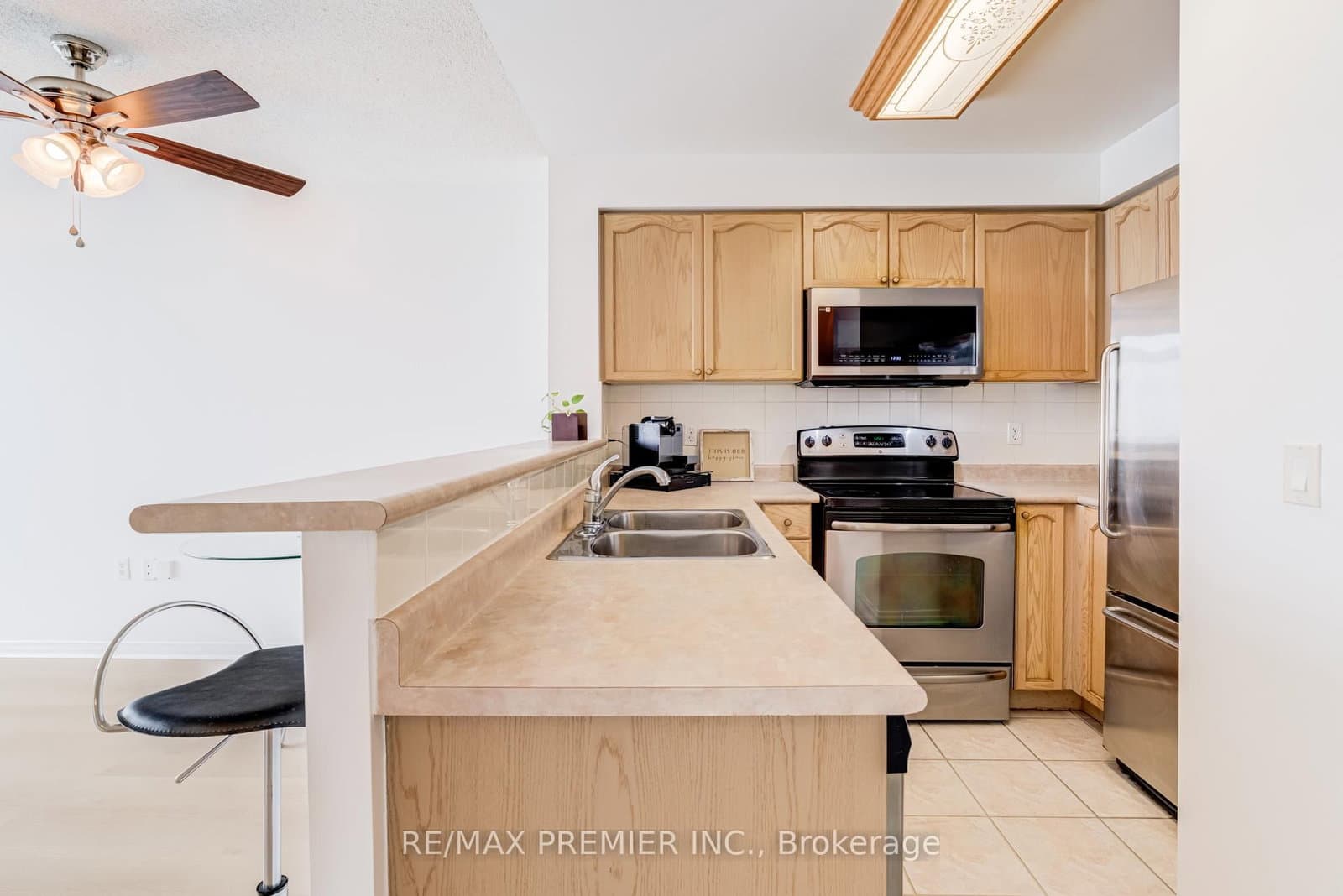 15 Michael Power Place, Unit PH06 thumbnail 7