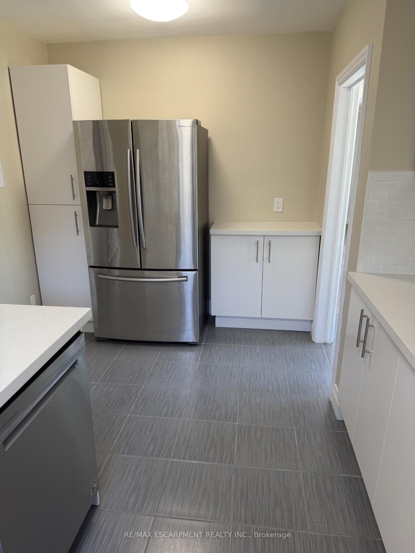 377 Martin Street, Unit UPPER thumbnail 3