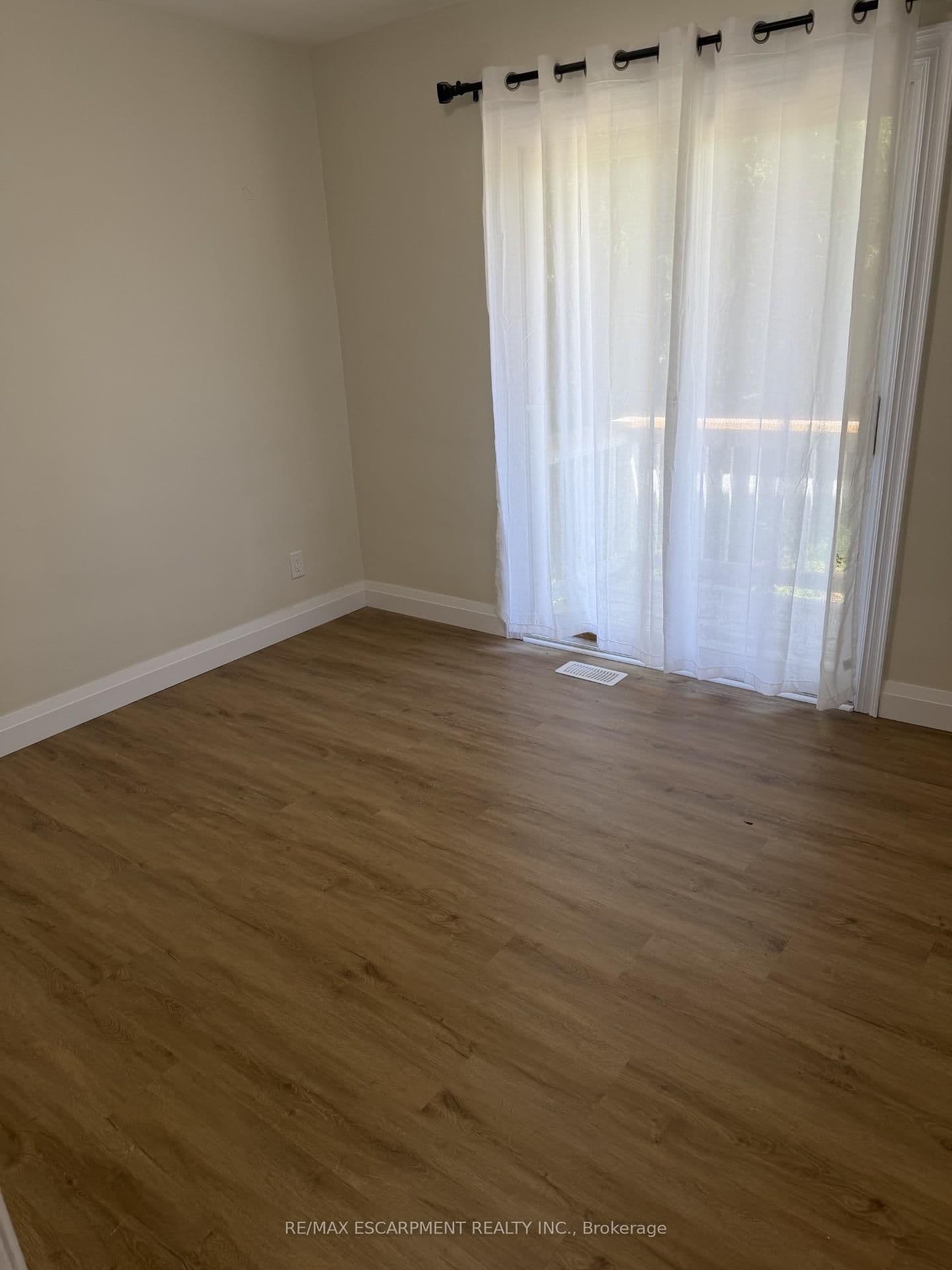 377 Martin Street, Unit UPPER thumbnail 5