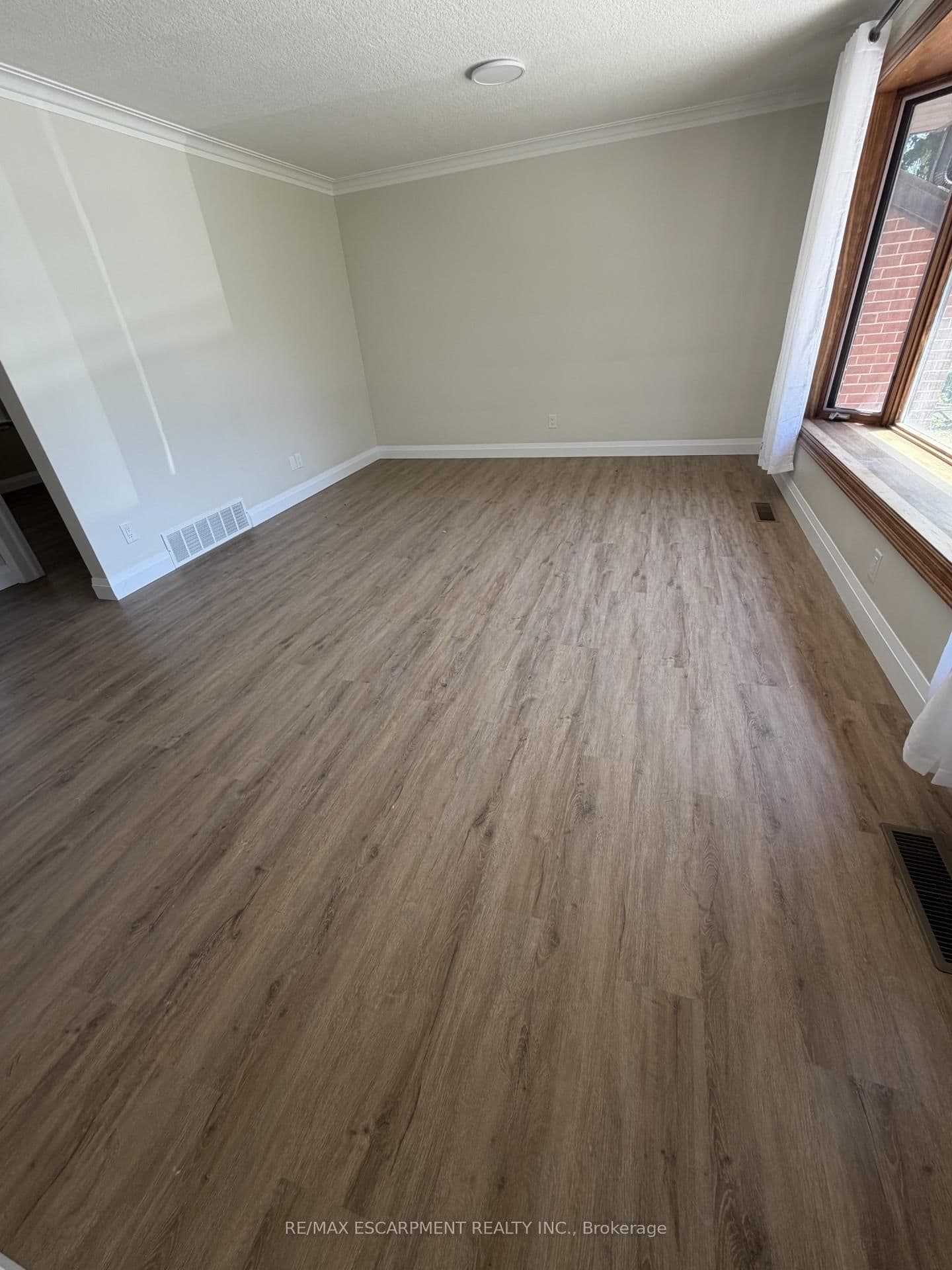 377 Martin Street, Unit UPPER thumbnail 6