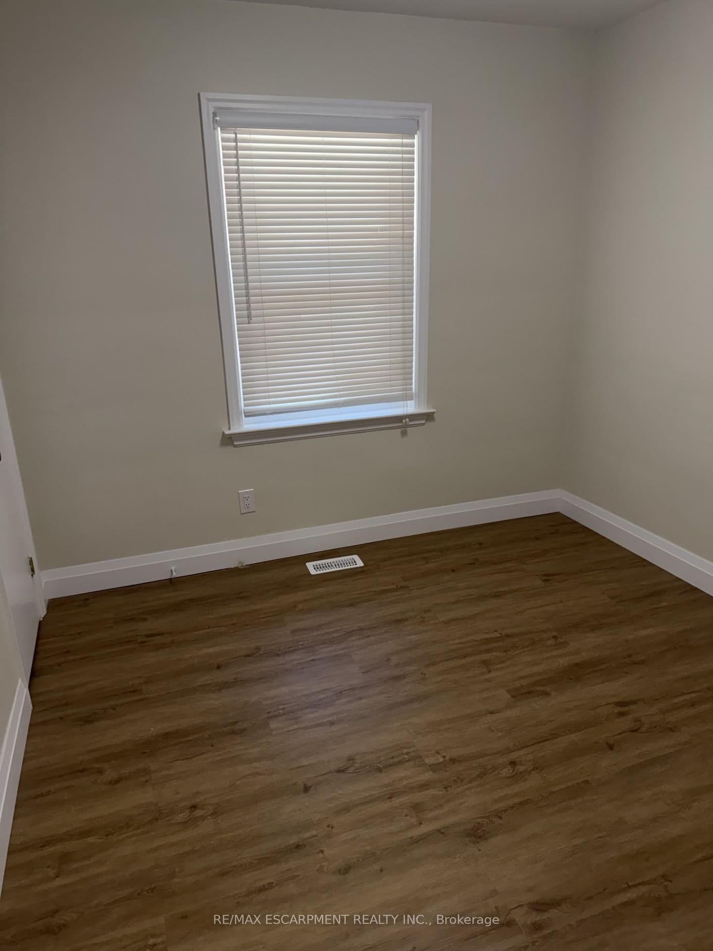 377 Martin Street, Unit UPPER thumbnail 7