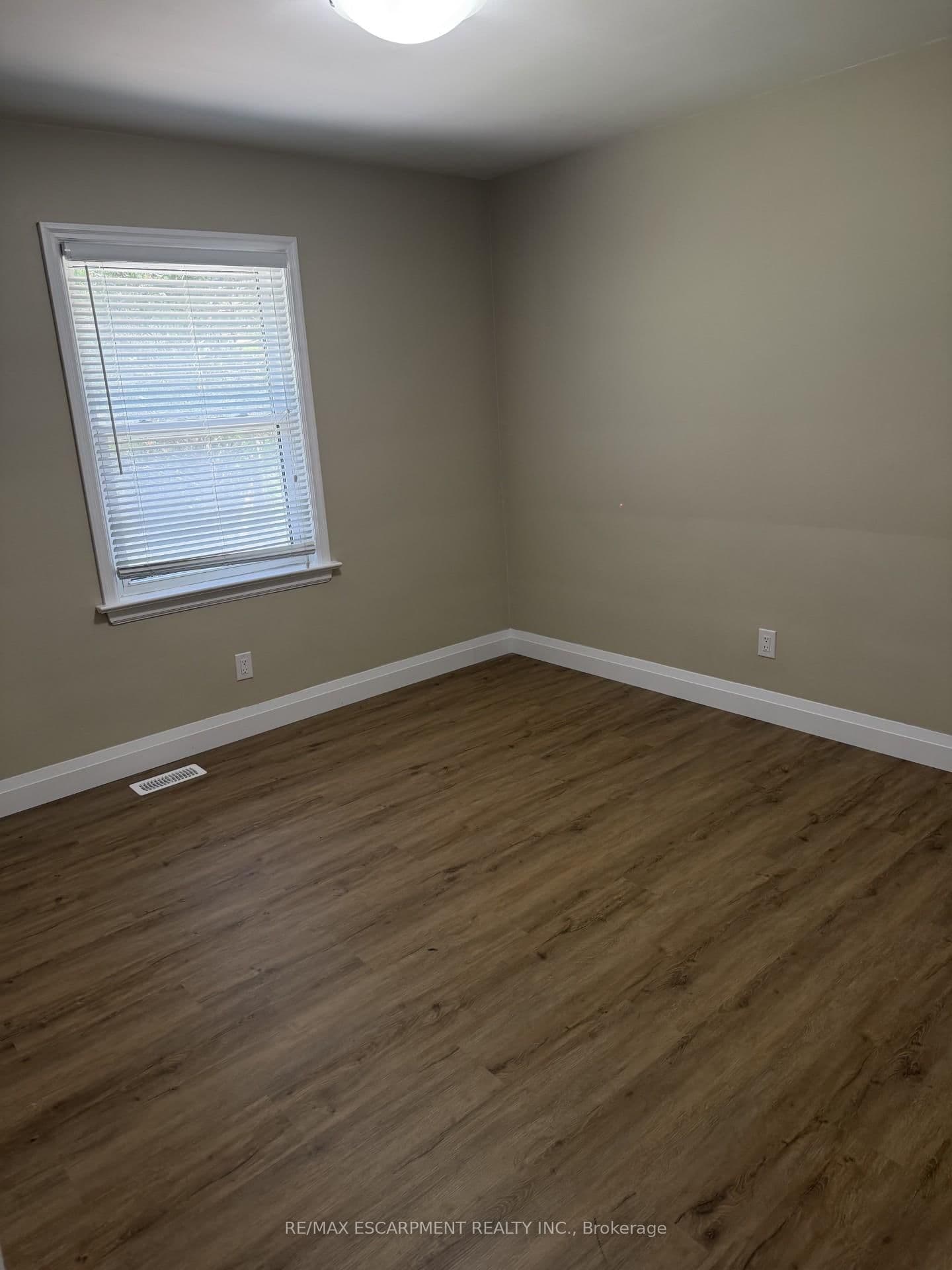 377 Martin Street, Unit UPPER thumbnail 8