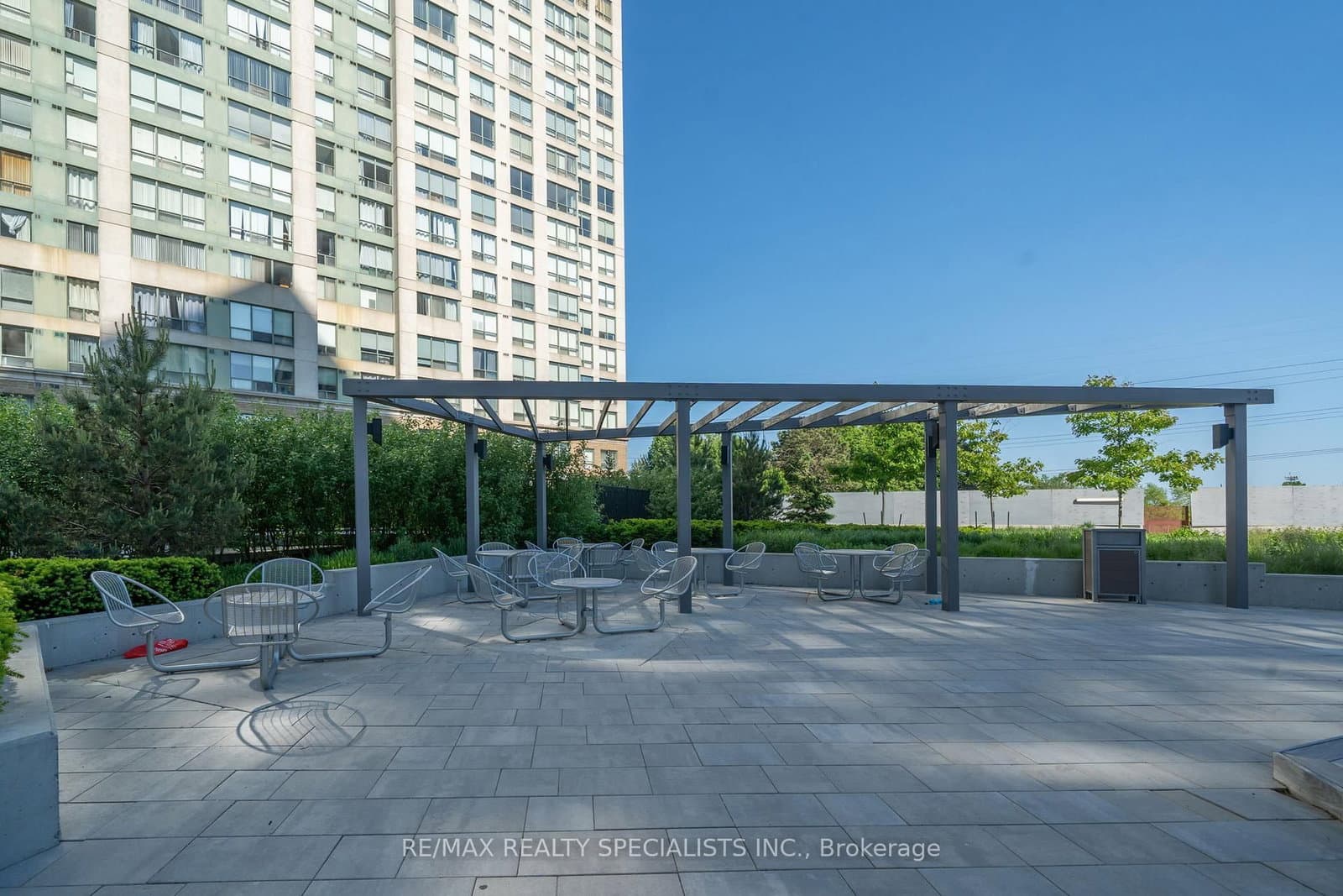 30 Samuel Wood Way, Unit 303 thumbnail 3