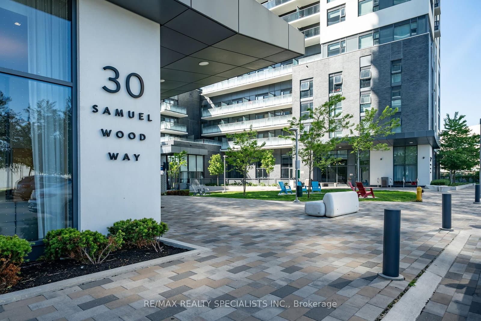 30 Samuel Wood Way, Unit 303 thumbnail 4