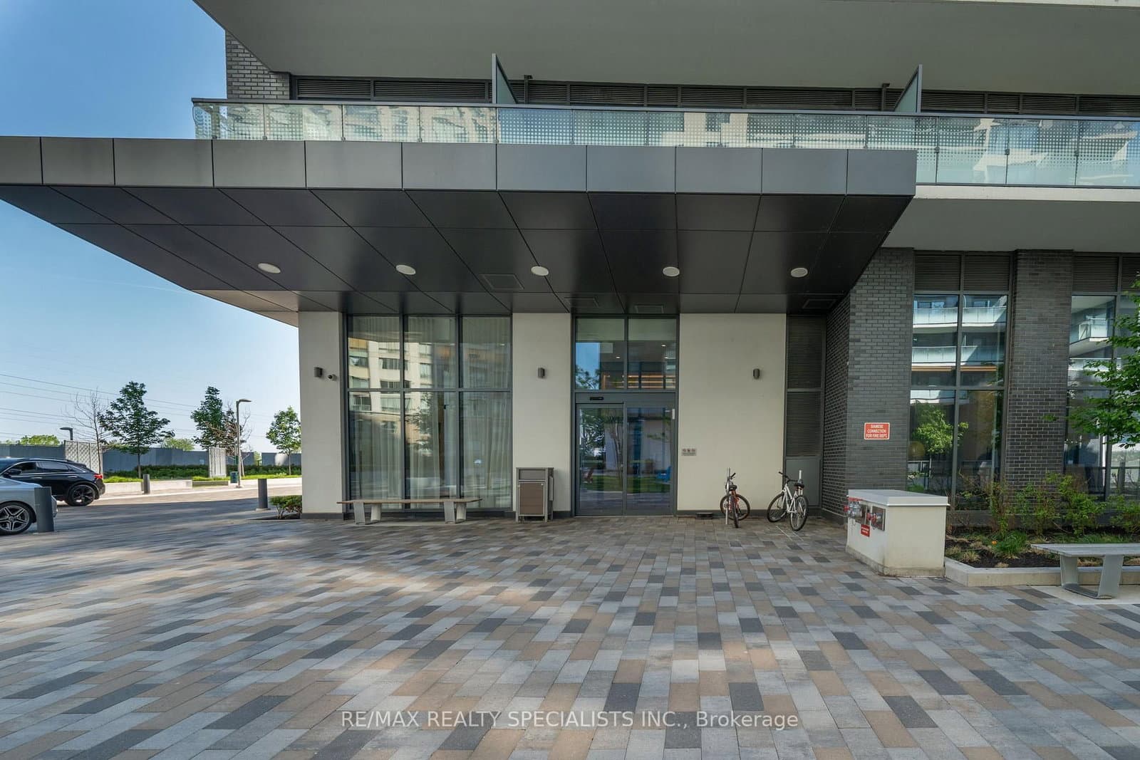 30 Samuel Wood Way, Unit 303 thumbnail 5