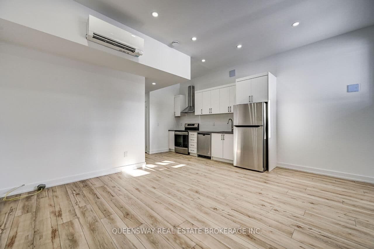 93 Lake Crescent, Unit Lower thumbnail 3
