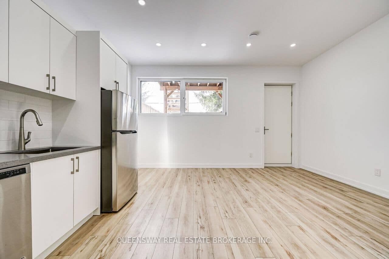 93 Lake Crescent, Unit Lower thumbnail 4