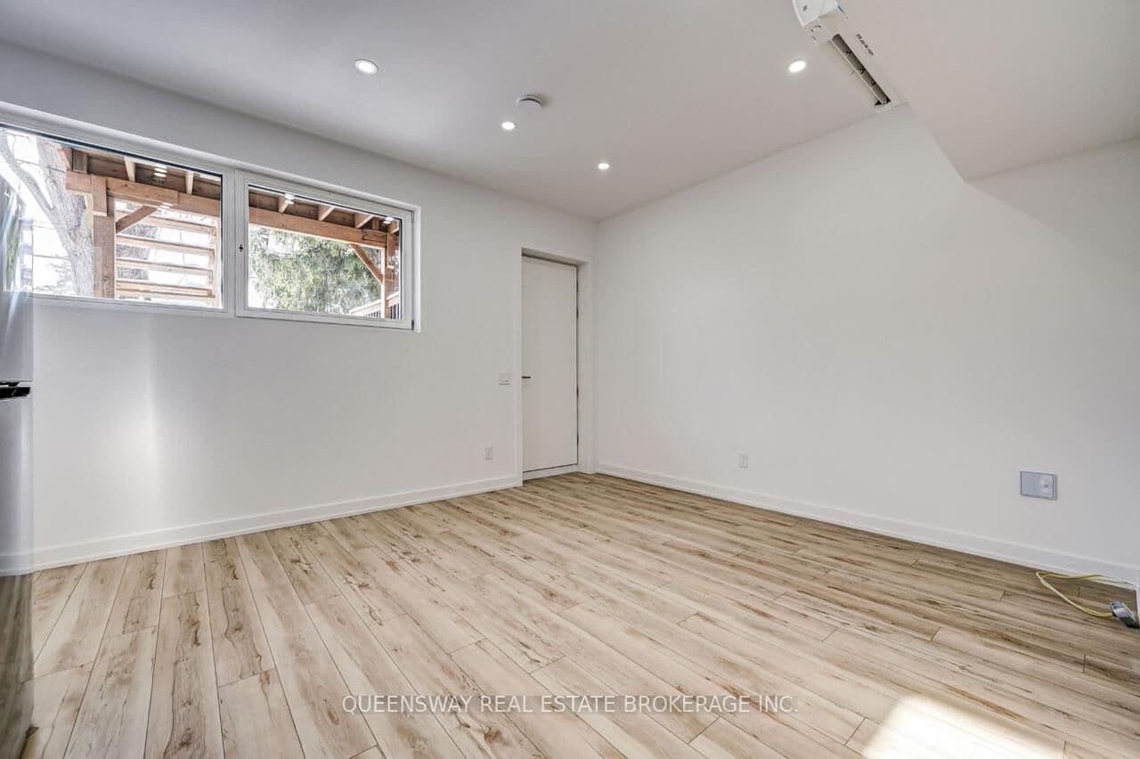 93 Lake Crescent, Unit Lower thumbnail 5