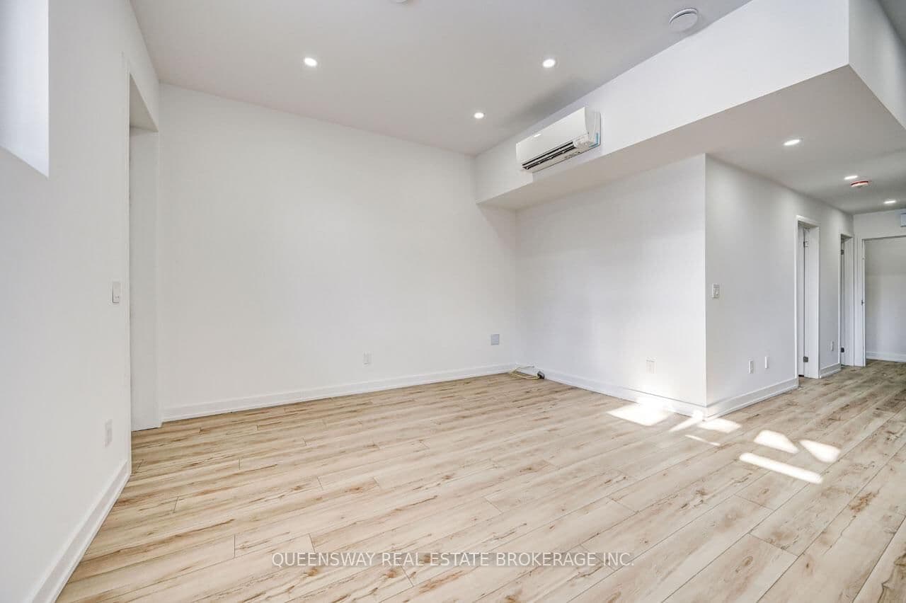 93 Lake Crescent, Unit Lower thumbnail 6
