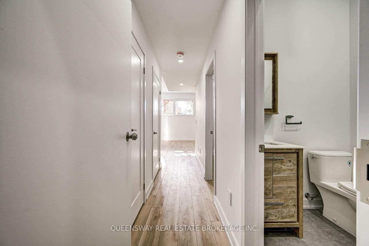 93 Lake Crescent, Unit Lower thumbnail 8