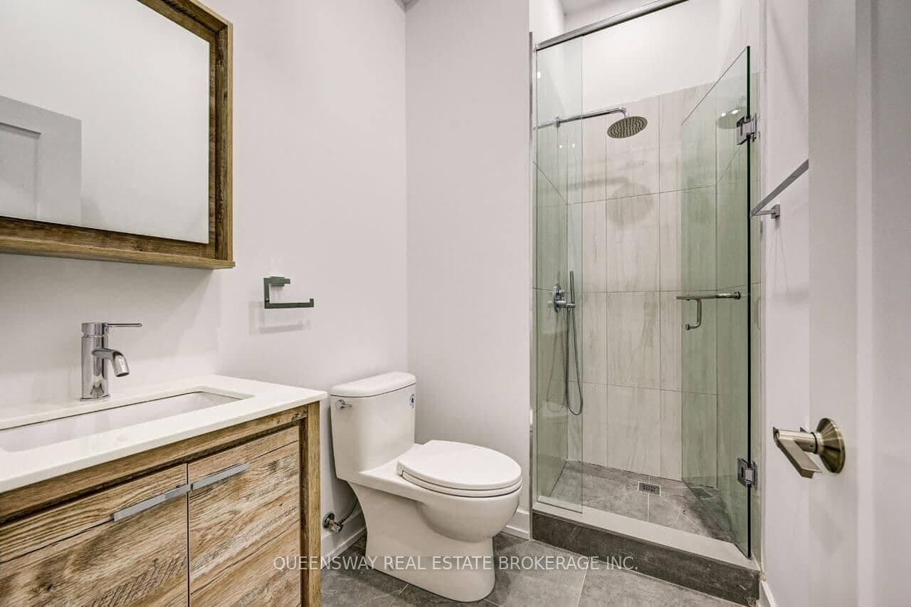 93 Lake Crescent, Unit Lower thumbnail 9