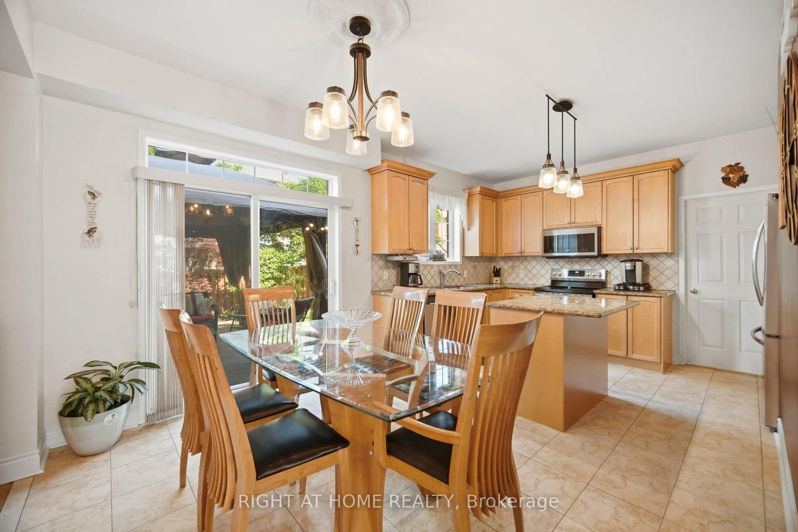 1021 Hemstreet Crescent thumbnail 14