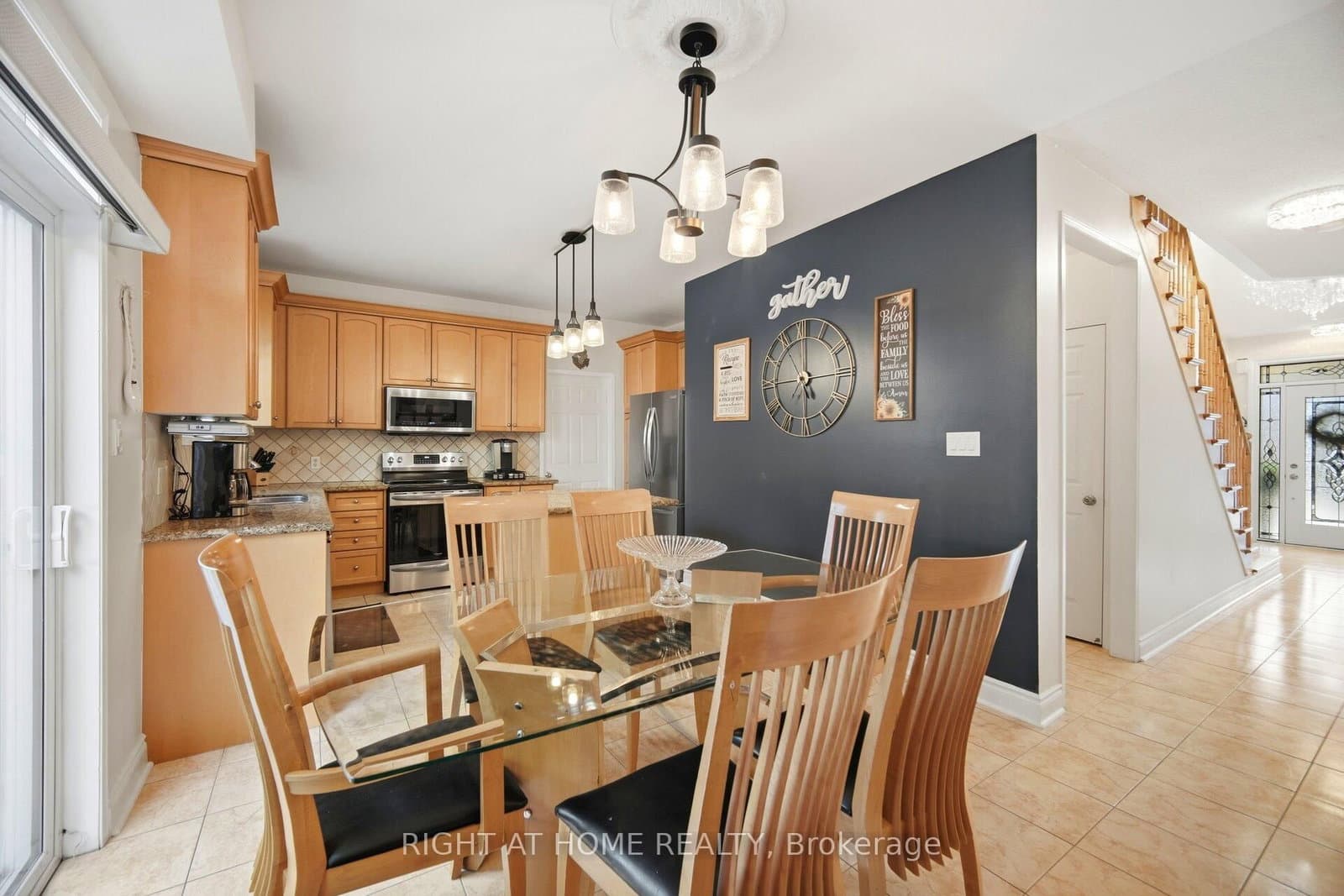 1021 Hemstreet Crescent thumbnail 16