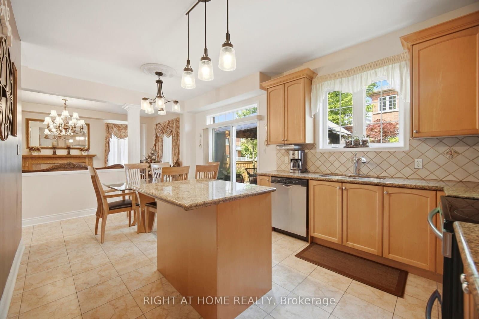 1021 Hemstreet Crescent thumbnail 17