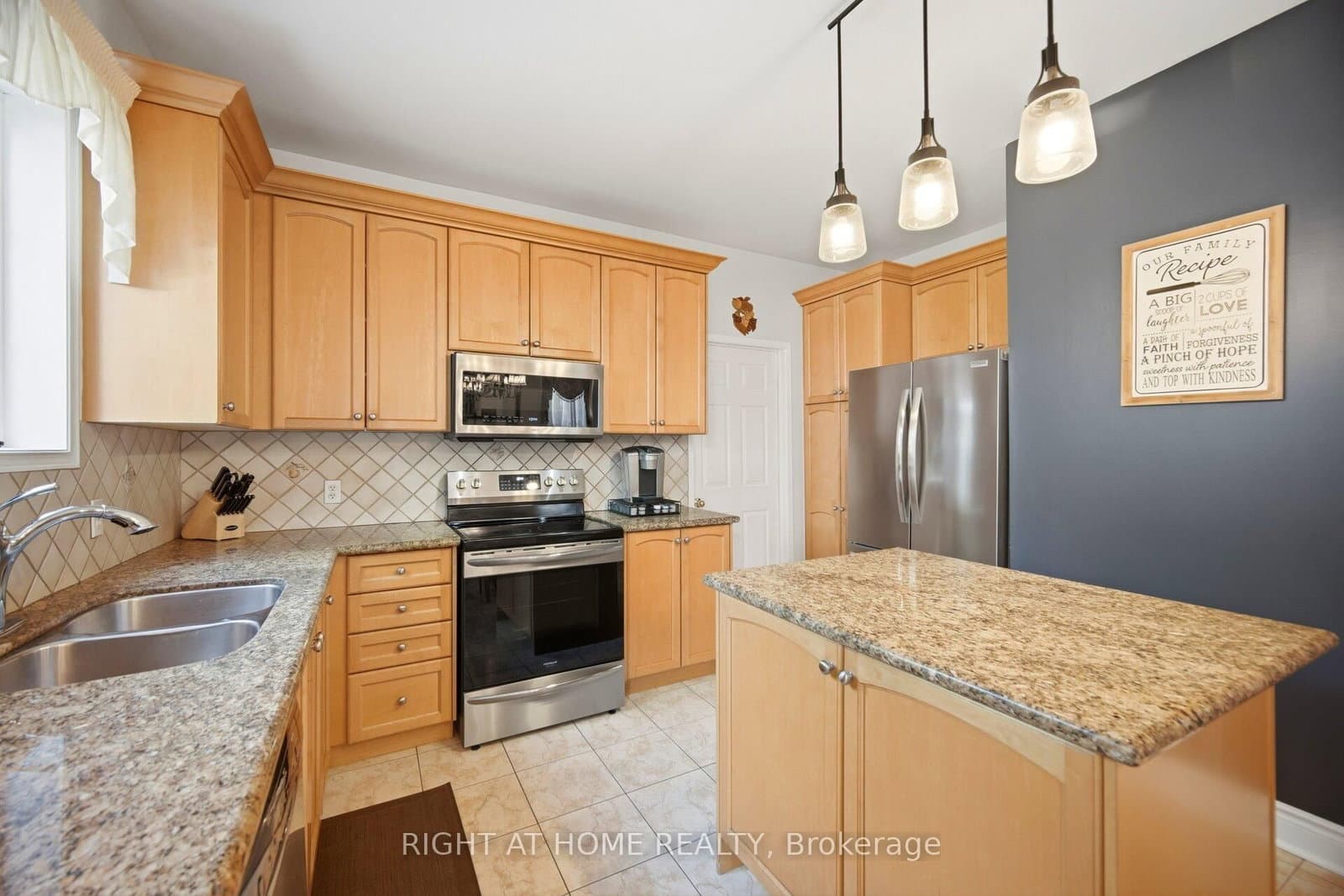 1021 Hemstreet Crescent thumbnail 19
