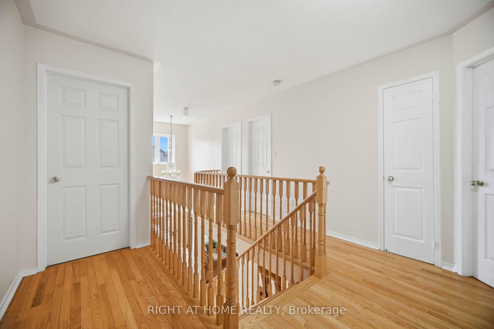 1021 Hemstreet Crescent thumbnail 23