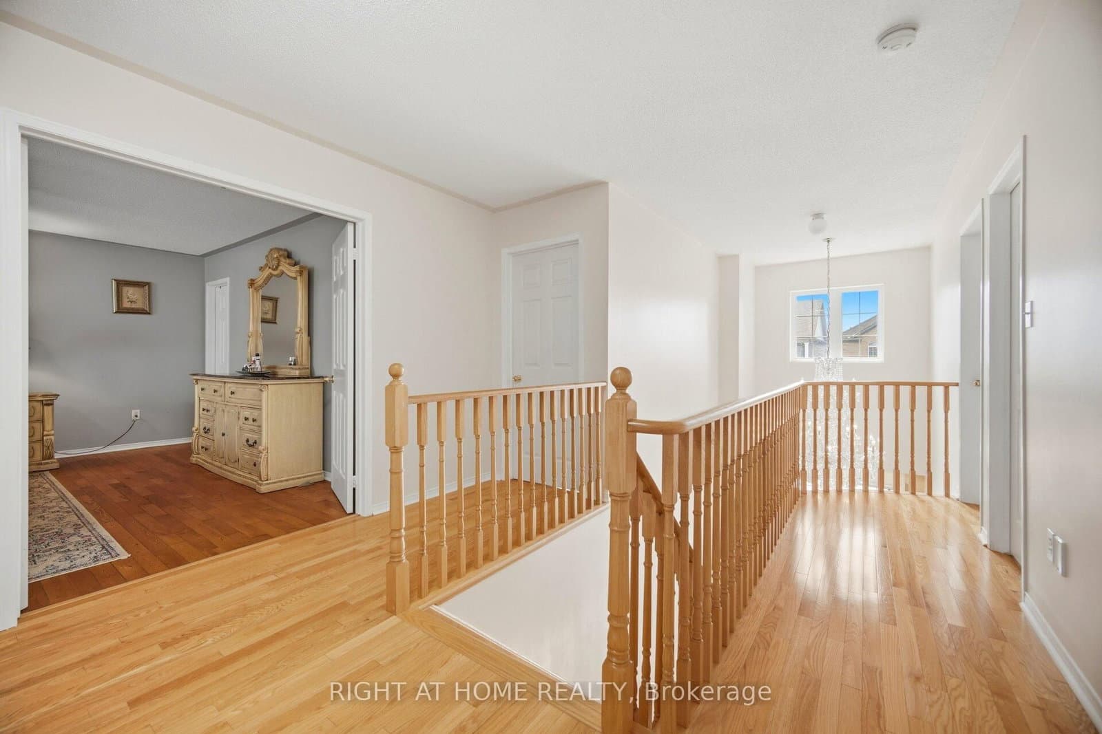 1021 Hemstreet Crescent thumbnail 24