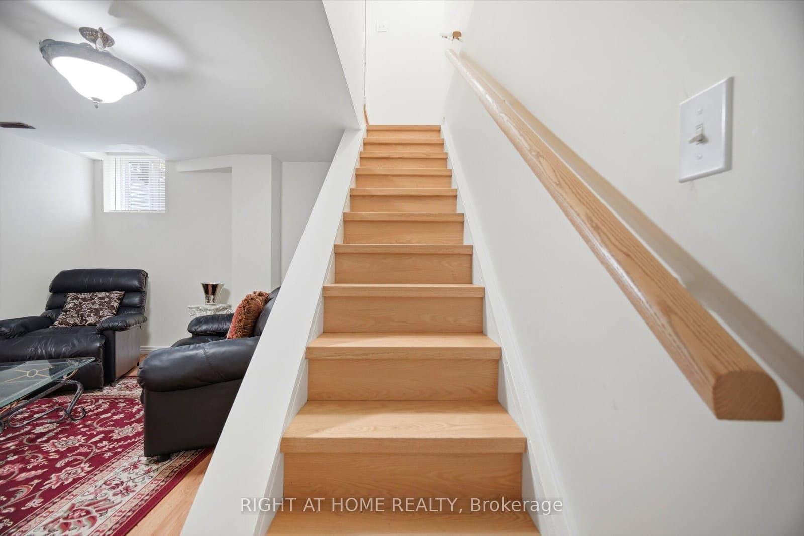 1021 Hemstreet Crescent thumbnail 40