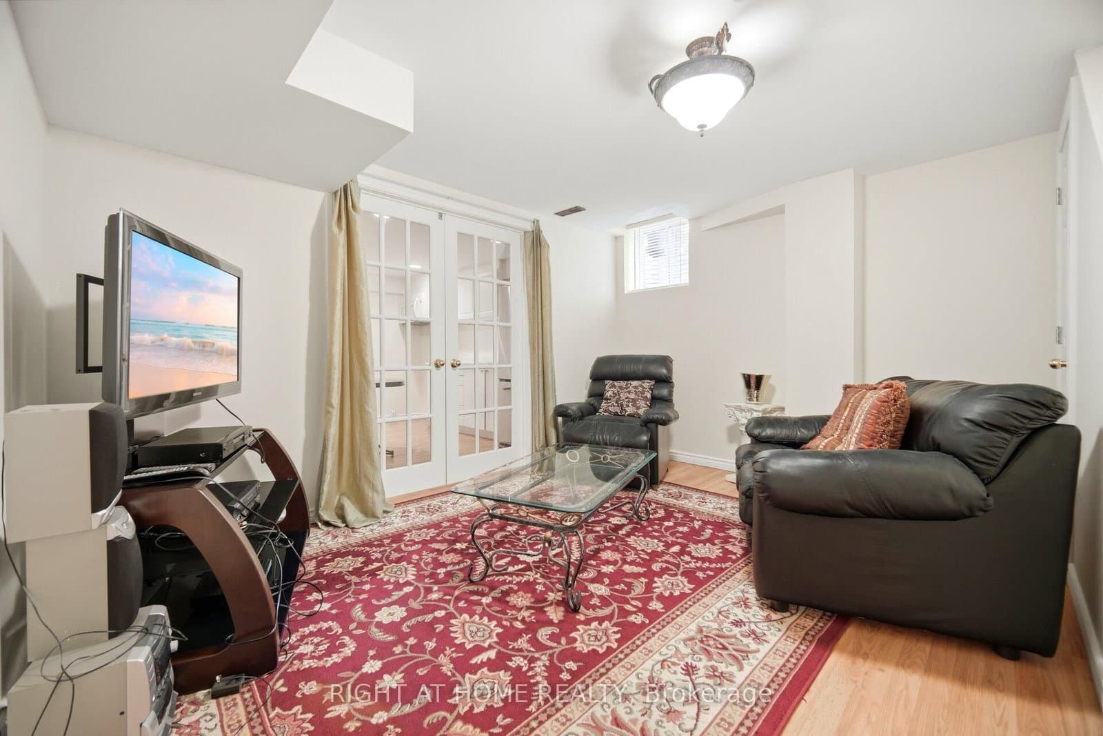 1021 Hemstreet Crescent thumbnail 41