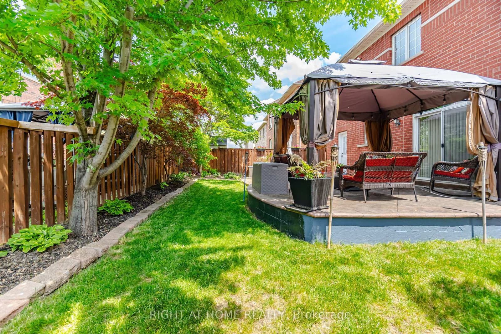 1021 Hemstreet Crescent thumbnail 48