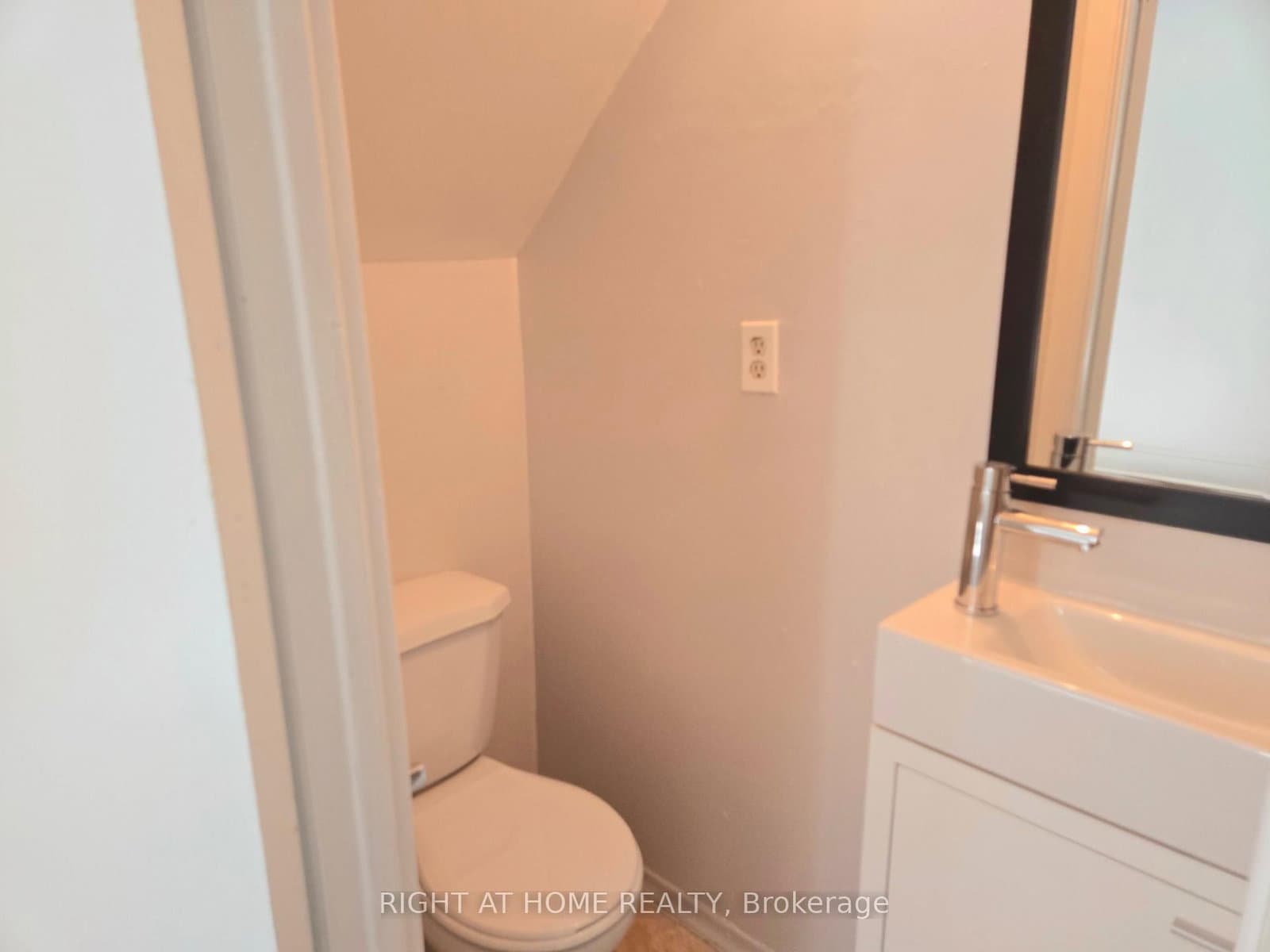236 Sterling Road, Unit Main thumbnail 3