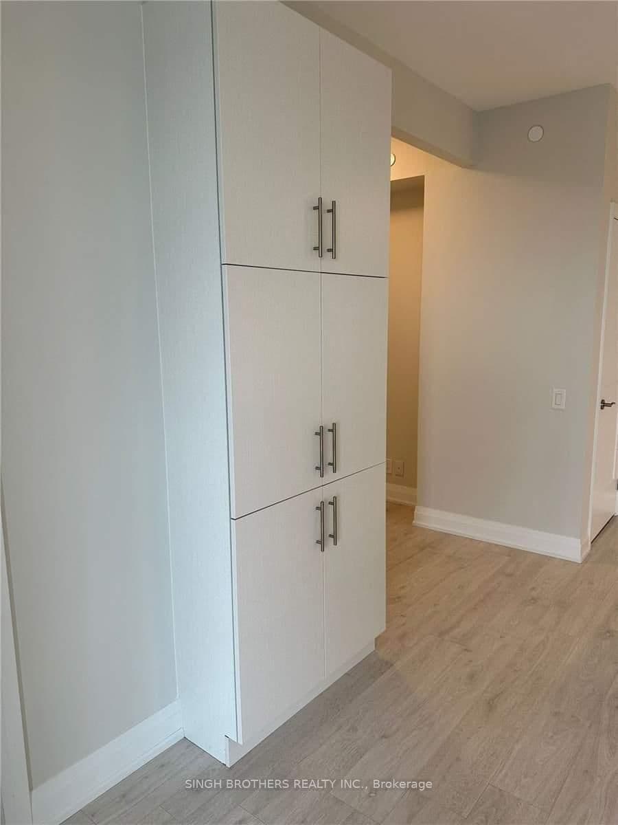 15 Lynch Street, Unit 701 thumbnail 11