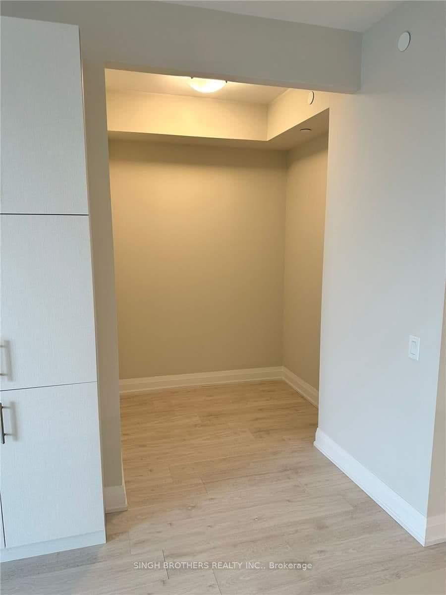 15 Lynch Street, Unit 701 thumbnail 12