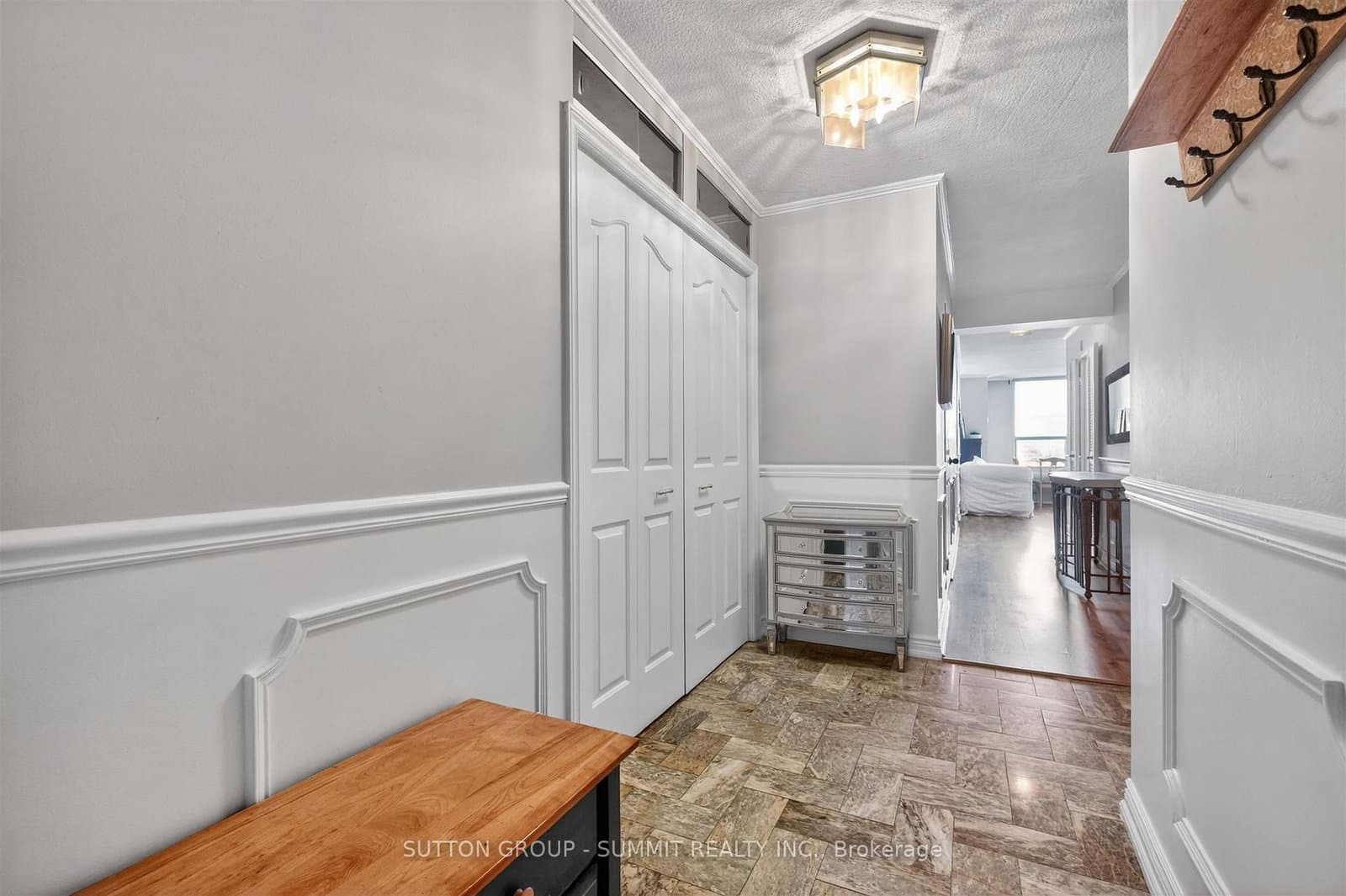 1535 LAKESHORE Road E, Unit 1606 thumbnail 3